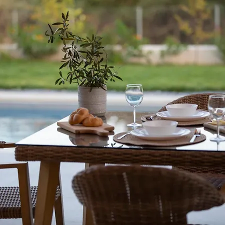 فيلة Luxury Elpis